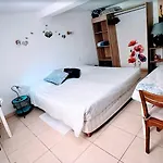 Et Salle De Bain Privé S'ouvrant Sur Terrasse, Jardin Et Cuisine D'été *