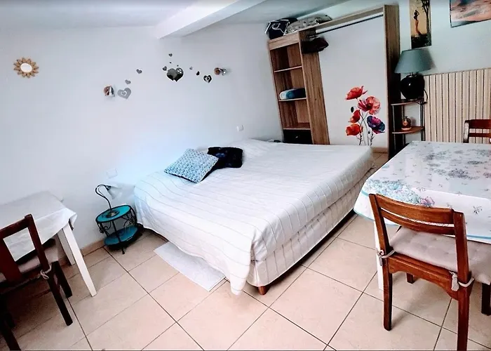 Et Salle De Bain Prive S'ouvrant Sur Terrasse, Jardin Et Cuisine D'ete *